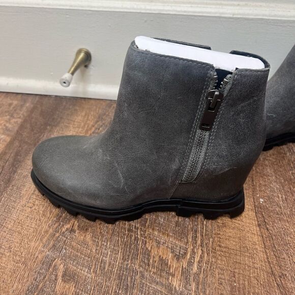 Sorel Quarry/Black Woman’s Joan of Arctic Leather Waterproof Wedge III Zip Boots - Picture 4 of 16